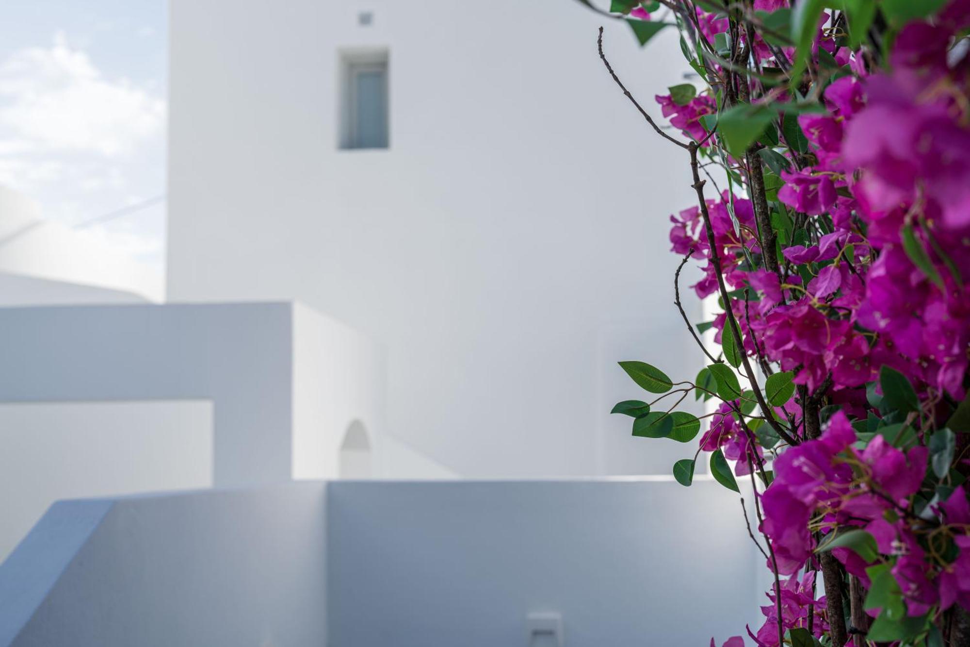 Cycladic Suites & Spa Тира Экстерьер фото